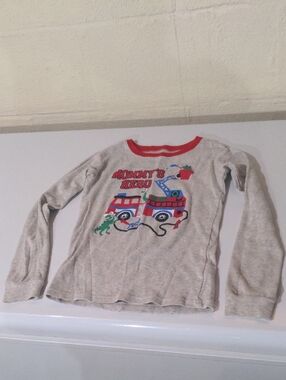 Kids’ Grey Graphic Pullover Pajama Top 'Mommy's Hero' Fire Engine Truck Dinosaur